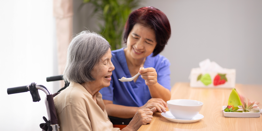 cho người cao tuổi ăn